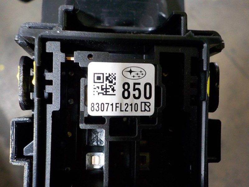 Recambio de mando elevalunas trasero izquierdo para subaru xv (g5) executive plus referencia OEM IAM  83071FL210 