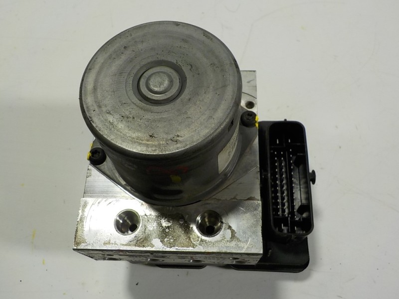 Recambio de abs para kia cee´d 1.4 crdi cat referencia OEM IAM 58900A2210 58900A2210 6158945200