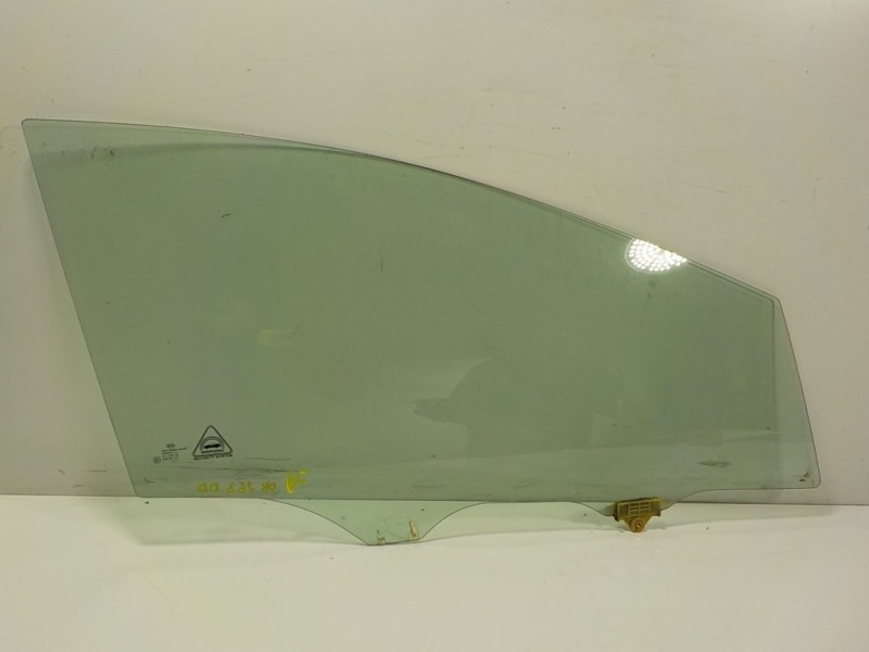 Recambio de cristal puerta delantero derecho para kia cee´d 1.4 crdi cat referencia OEM IAM 82420A2010  