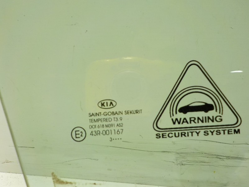 Recambio de cristal puerta delantero derecho para kia cee´d 1.4 crdi cat referencia OEM IAM 82420A2010  