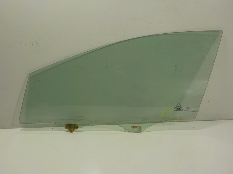 Recambio de cristal puerta delantero izquierdo para kia cee´d 1.4 crdi cat referencia OEM IAM 82410A2010  