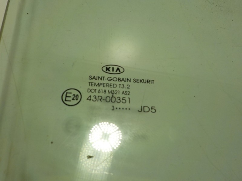 Recambio de cristal puerta trasero derecho para kia cee´d 1.4 crdi cat referencia OEM IAM 83420A2000  
