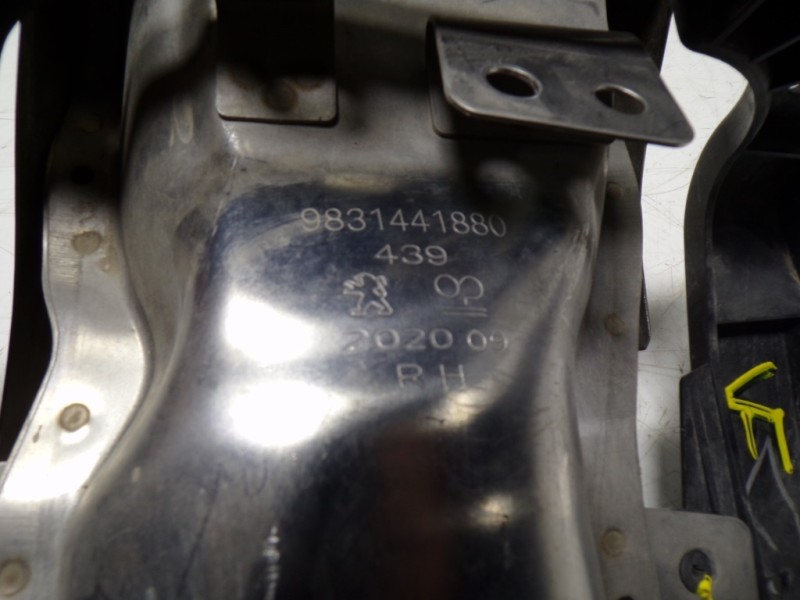 Recambio de moldura para peugeot 2008 (p1) 1.2 12v e-thp / puretech referencia OEM IAM 9831441880 9831441880 