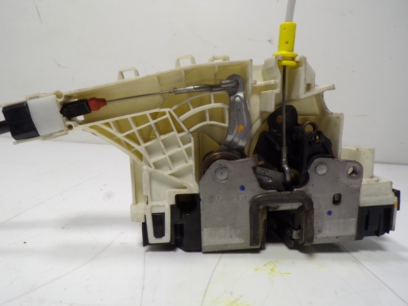 Recambio de cerradura puerta delantera derecha para volkswagen crafter caja cerrada 2.0 tdi referencia OEM IAM 2E1837016C A90672