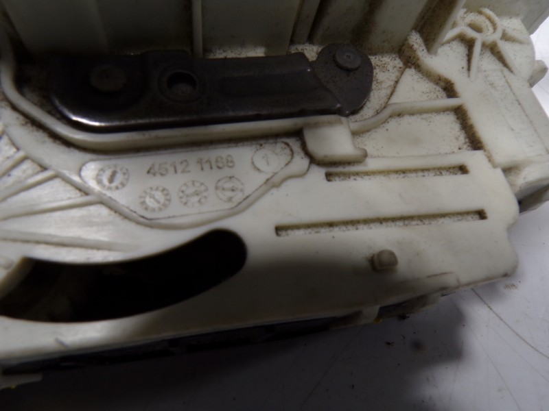 Recambio de cerradura puerta delantera derecha para volkswagen crafter caja cerrada 2.0 tdi referencia OEM IAM 2E1837016C A90672