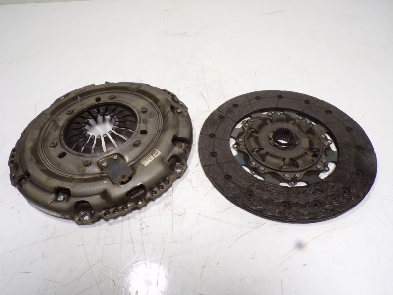 Recambio de kit embrague para volkswagen crafter kasten (sy) 2.0 tdi referencia OEM IAM 04L141015P 04L141031L 