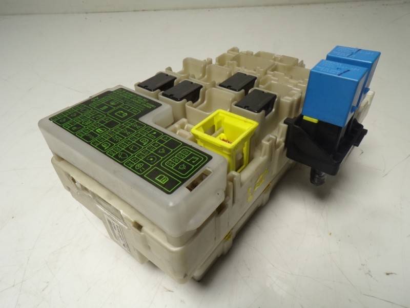 Recambio de caja reles / fusibles para citroën c-zero referencia OEM IAM 657089 8637B316 