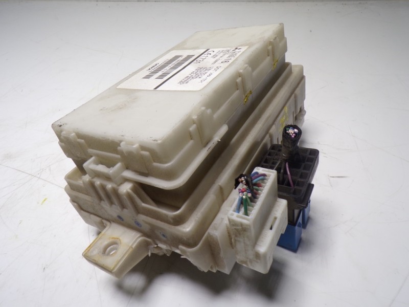 Recambio de caja reles / fusibles para citroën c-zero referencia OEM IAM 657089 8637B316 