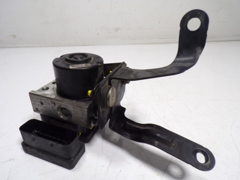 Recambio de abs para ford fiesta (cb1) 1.6 tdci cat referencia OEM IAM  8V512M110AD 