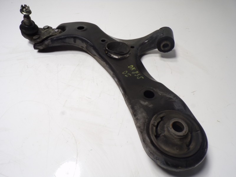 Recambio de brazo suspension inferior delantero izquierdo para toyota auris 1.4 turbodiesel cat referencia OEM IAM 4806902130  