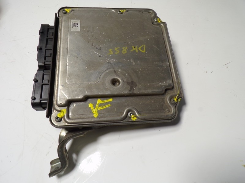 Recambio de centralita motor uce para toyota auris 1.4 turbodiesel cat referencia OEM IAM 896600ZE10 8966102Y10 