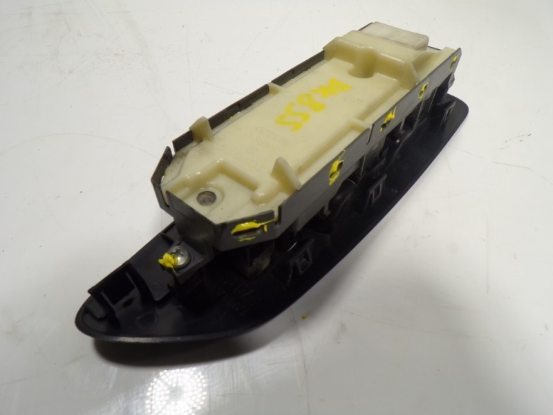 Recambio de mando elevalunas delantero izquierdo para toyota auris 1.4 turbodiesel cat referencia OEM IAM 8404002080 7423202550 