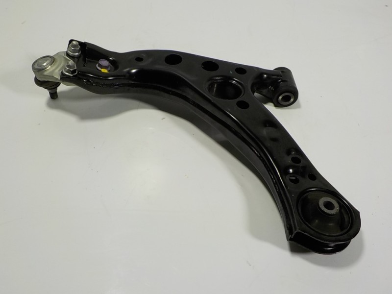 Recambio de brazo suspension inferior delantero derecho para toyota c-hr hybrid dynamic referencia OEM IAM 4806810130  
