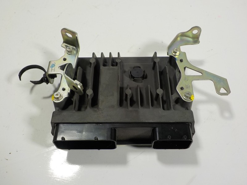 Recambio de centralita motor uce para toyota c-hr hybrid dynamic referencia OEM IAM 89661F4390 89661F4390 