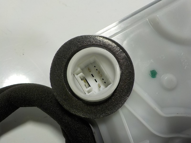 Recambio de cerradura puerta delantera derecha para toyota c-hr hybrid dynamic referencia OEM IAM 6903002511  