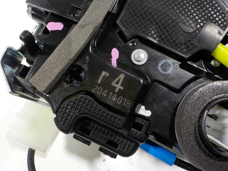 Recambio de cerradura puerta trasera izquierda para toyota c-hr hybrid dynamic referencia OEM IAM  20414018 