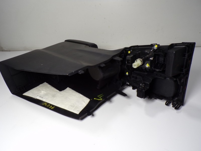 Recambio de apoyabrazos central para lexus ct 1.8 16v cat (híbrido) referencia OEM IAM 5890576010C1 5891176010 