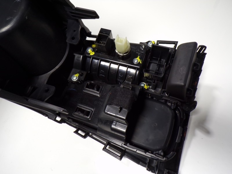 Recambio de apoyabrazos central para lexus ct 1.8 16v cat (híbrido) referencia OEM IAM 5890576010C1 5891176010 