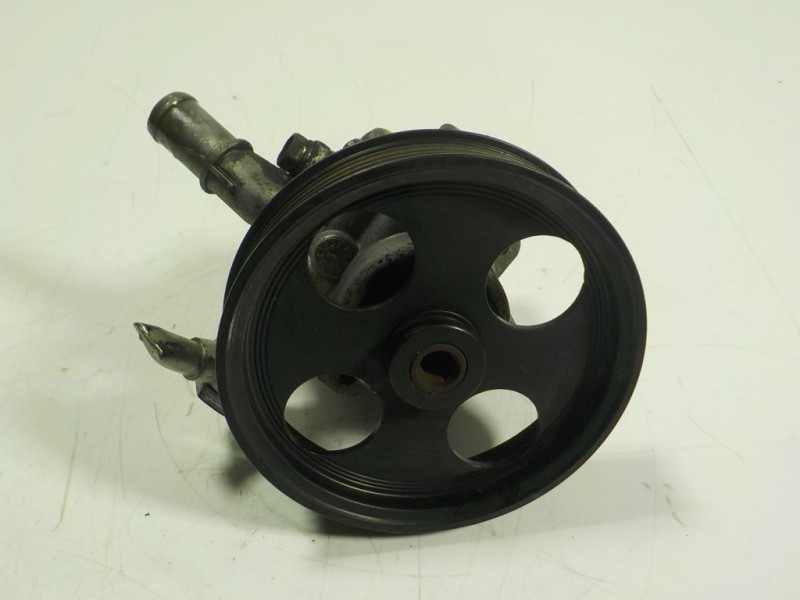 Recambio de bomba direccion para opel insignia berlina cosmo referencia OEM IAM  13309336 