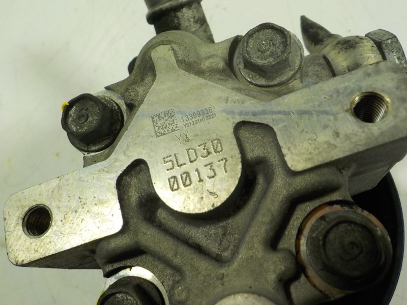 Recambio de bomba direccion para opel insignia berlina cosmo referencia OEM IAM  13309336 