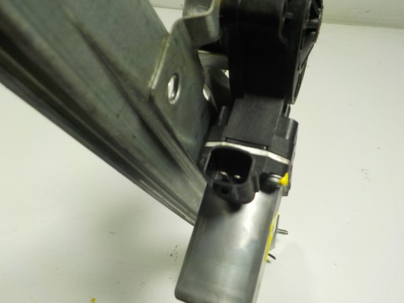 Recambio de elevalunas delantero derecho para renault captur 1.3 tce referencia OEM IAM 807200713R 807200713R 