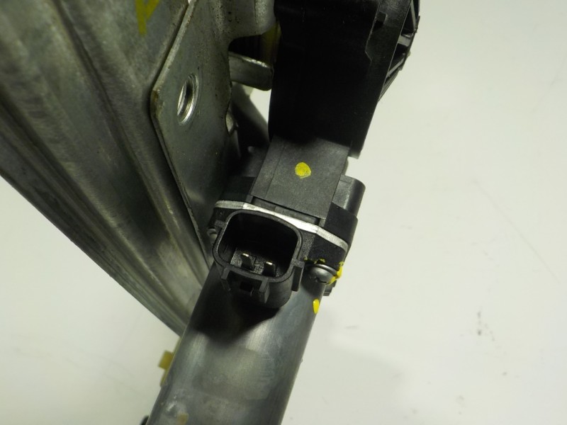 Recambio de elevalunas trasero derecho para renault captur 1.3 tce referencia OEM IAM 827009380R 827009380R 