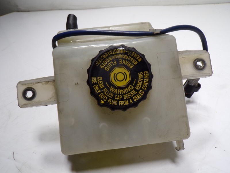 Recambio de deposito servo para lexus ct 1.8 16v cat (híbrido) referencia OEM IAM 4722076010  