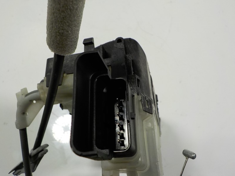 Recambio de cerradura puerta delantera izquierda para citroën c4 cactus 1.5 blue-hdi fap referencia OEM IAM 9819038580 190385 