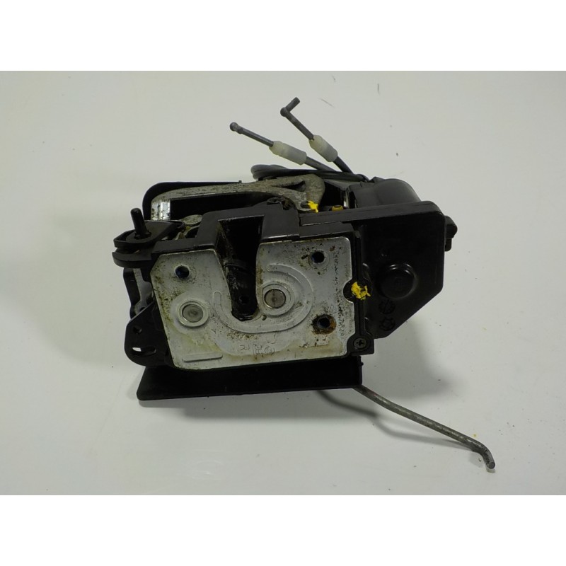 Recambio de cerradura puerta trasera derecha para ssangyong rodius 2.7 turbodiesel cat referencia OEM IAM 7132021004  