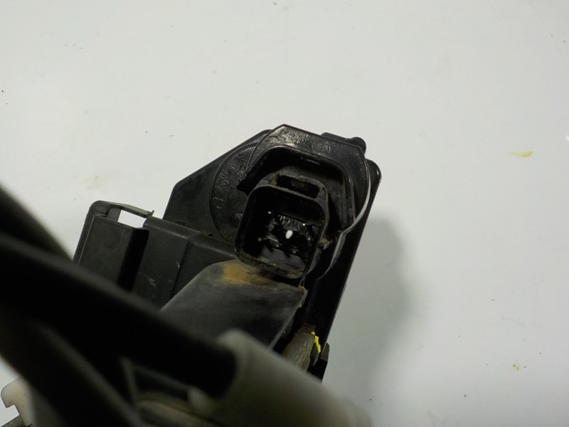 Recambio de cerradura puerta trasera derecha para ssangyong rodius 2.7 turbodiesel cat referencia OEM IAM 7132021004  
