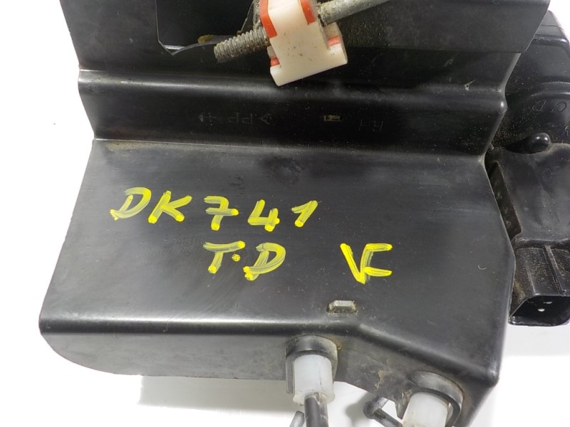 Recambio de cerradura puerta trasera derecha para ssangyong rodius 2.7 turbodiesel cat referencia OEM IAM 7132021004  