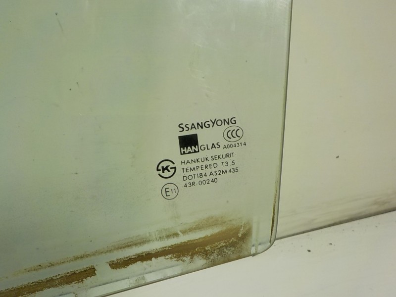 Recambio de cristal puerta delantero izquierdo para ssangyong rodius 2.7 turbodiesel cat referencia OEM IAM 7231121010  