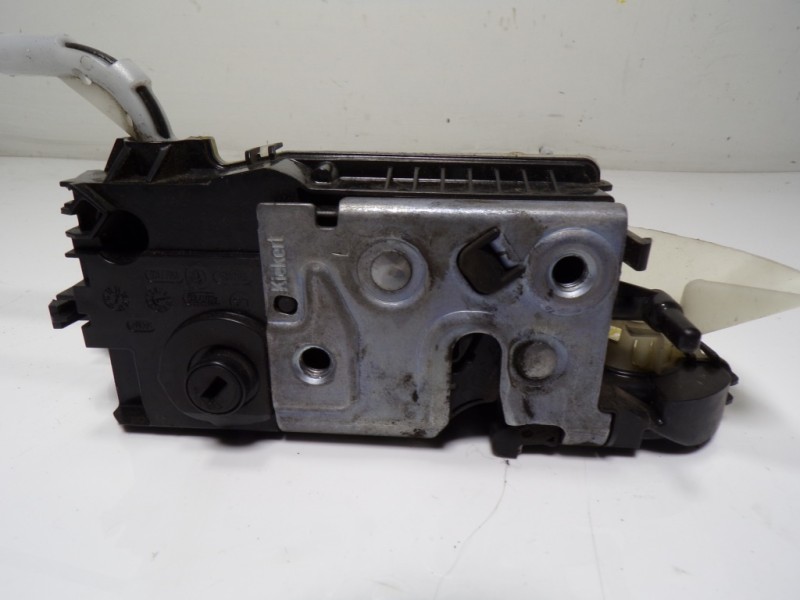 Recambio de cerradura puerta delantera derecha para peugeot 208 1.4 hdi fap referencia OEM IAM 9688079980 9688080030 