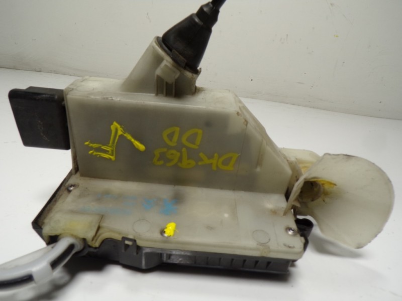 Recambio de cerradura puerta delantera derecha para peugeot 208 1.4 hdi fap referencia OEM IAM 9688079980 9688080030 