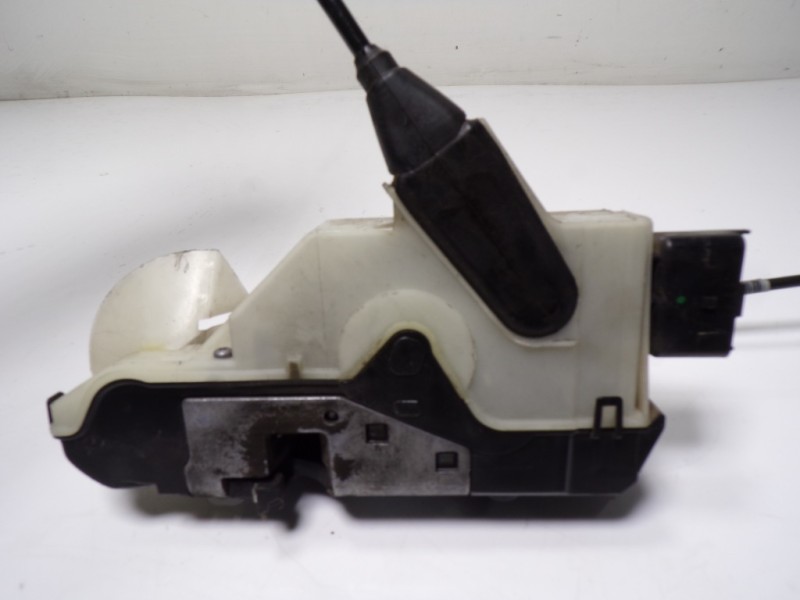 Recambio de cerradura puerta delantera derecha para peugeot 208 1.4 hdi fap referencia OEM IAM 9688079980 9688080030 