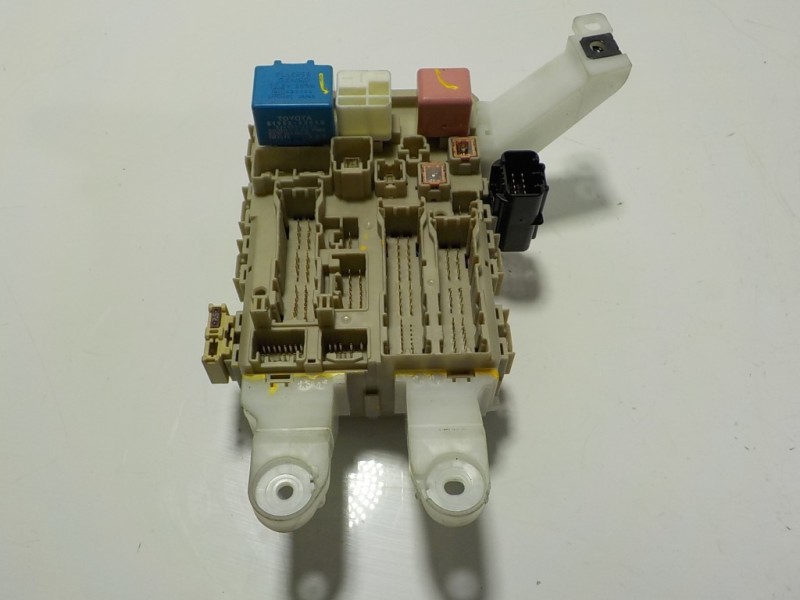 Recambio de caja reles / fusibles para toyota verso 1.6 16v cat referencia OEM IAM 827300FA90 827300F280 