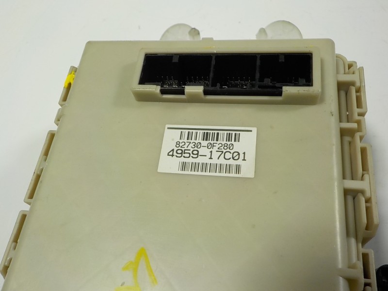 Recambio de caja reles / fusibles para toyota verso 1.6 16v cat referencia OEM IAM 827300FA90 827300F280 