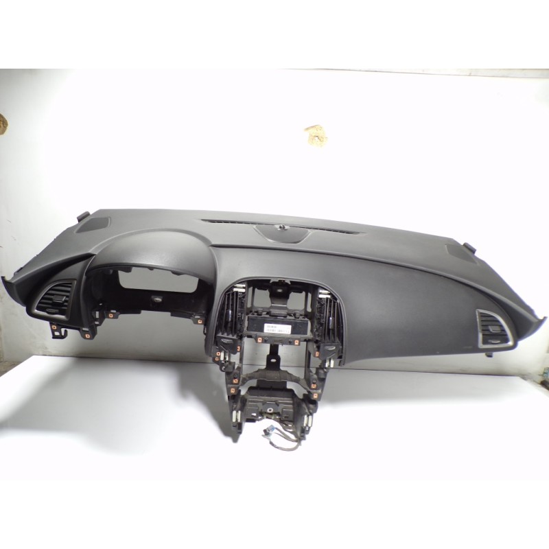 Recambio de salpicadero para opel astra j lim. 1.6 16v cat referencia OEM IAM 13301067 610231500 13381057