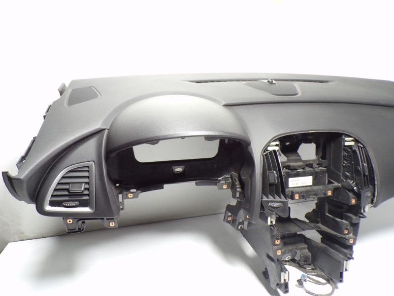 Recambio de salpicadero para opel astra j lim. 1.6 16v cat referencia OEM IAM 13301067 610231500 13381057