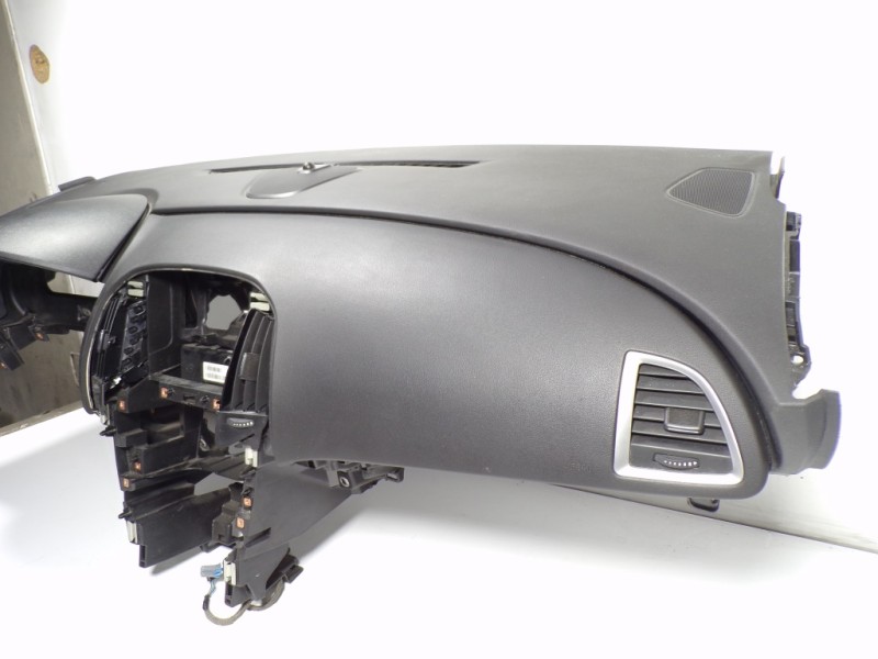 Recambio de salpicadero para opel astra j lim. 1.6 16v cat referencia OEM IAM 13301067 610231500 13381057