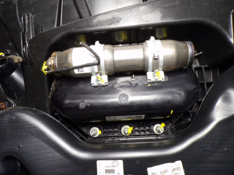 Recambio de salpicadero para opel astra j lim. 1.6 16v cat referencia OEM IAM 13301067 610231500 13381057