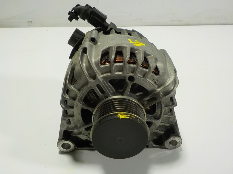 Recambio de alternador para opel corsa f 1.2 referencia OEM IAM  9826574080 