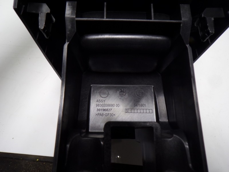 Recambio de apoyabrazos central para opel corsa f 1.2 referencia OEM IAM  9830208680 