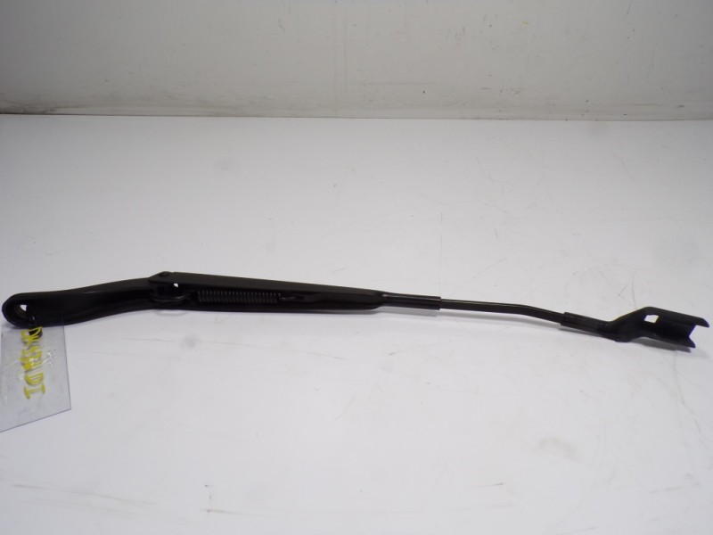 Recambio de brazo limpia delantero izquierdo para opel corsa f 1.2 referencia OEM IAM   