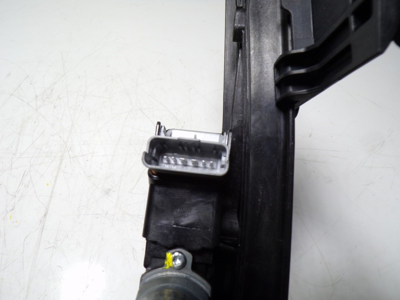 Recambio de elevalunas trasero izquierdo para opel corsa f 1.2 referencia OEM IAM  982904598000 