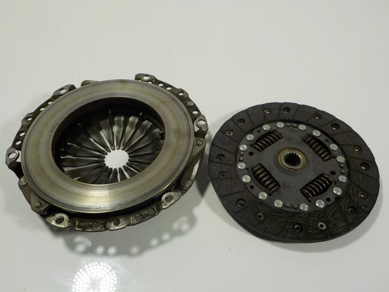 Recambio de kit embrague para opel corsa f 1.2 referencia OEM IAM  9801139380 