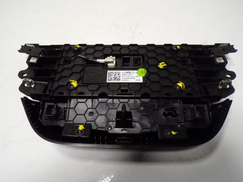 Recambio de pantalla multifuncion para opel corsa f 1.2 referencia OEM IAM  39185456 