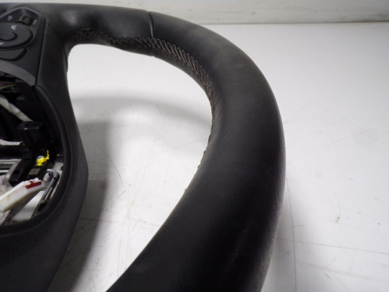 Recambio de volante para opel corsa f 1.2 referencia OEM IAM  1933010837 