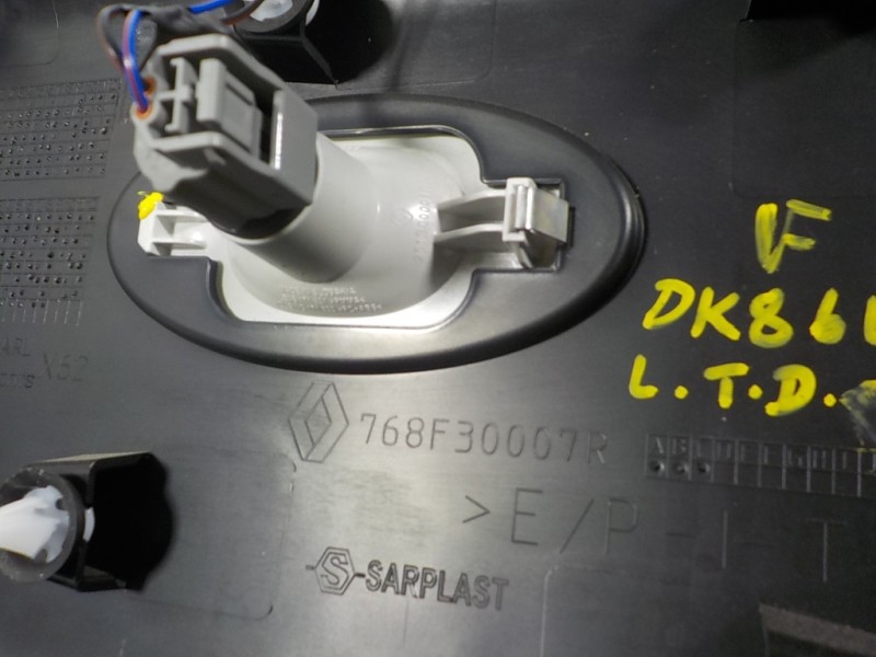 Recambio de molduras traseras para renault master iv 2.3 dci diesel fap energy cat referencia OEM IAM   