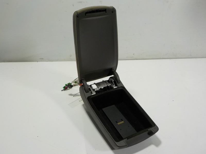 Recambio de apoyabrazos central para audi a6 berlina (4f2) 2.0 tdi referencia OEM IAM 4F0864245A4AW 4F0864114 4F08642091DH